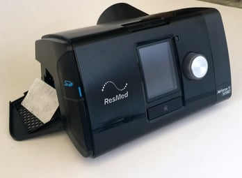 ResMed_AirSense_10_with_filter.jpg