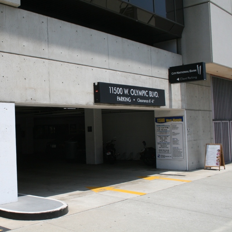 West_Los_Angeles_sleep_lab_46_-_Parking_entrance_from_Colby-401296-edited.jpg